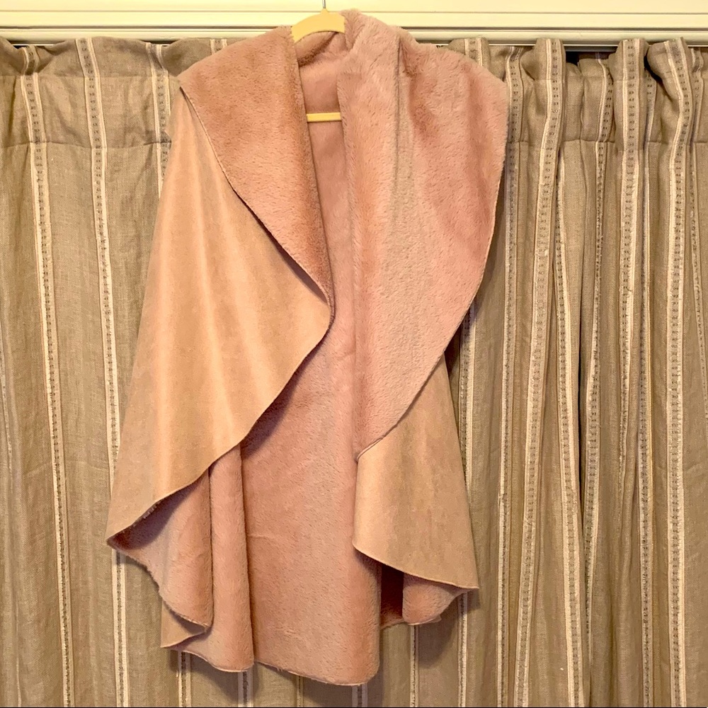 Faux shearling wrap, blush, EUC, OS, Look brand
